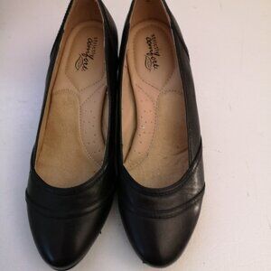 Strictly Comfort Ladies Size 8 1/2M Black Leather Upper Dress Shoes